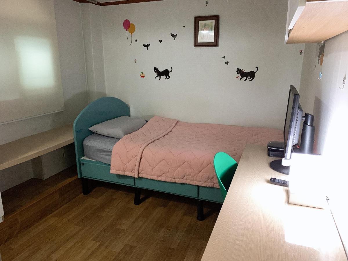Living Castle Hongdae Hostel