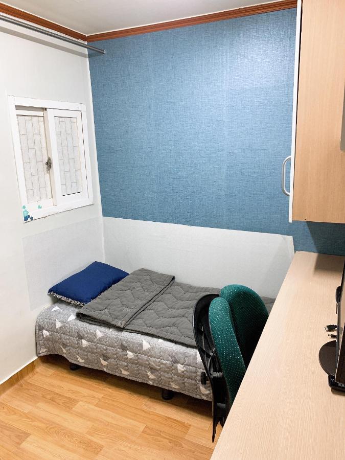 Hostel Living Castle Hongdae Seoul