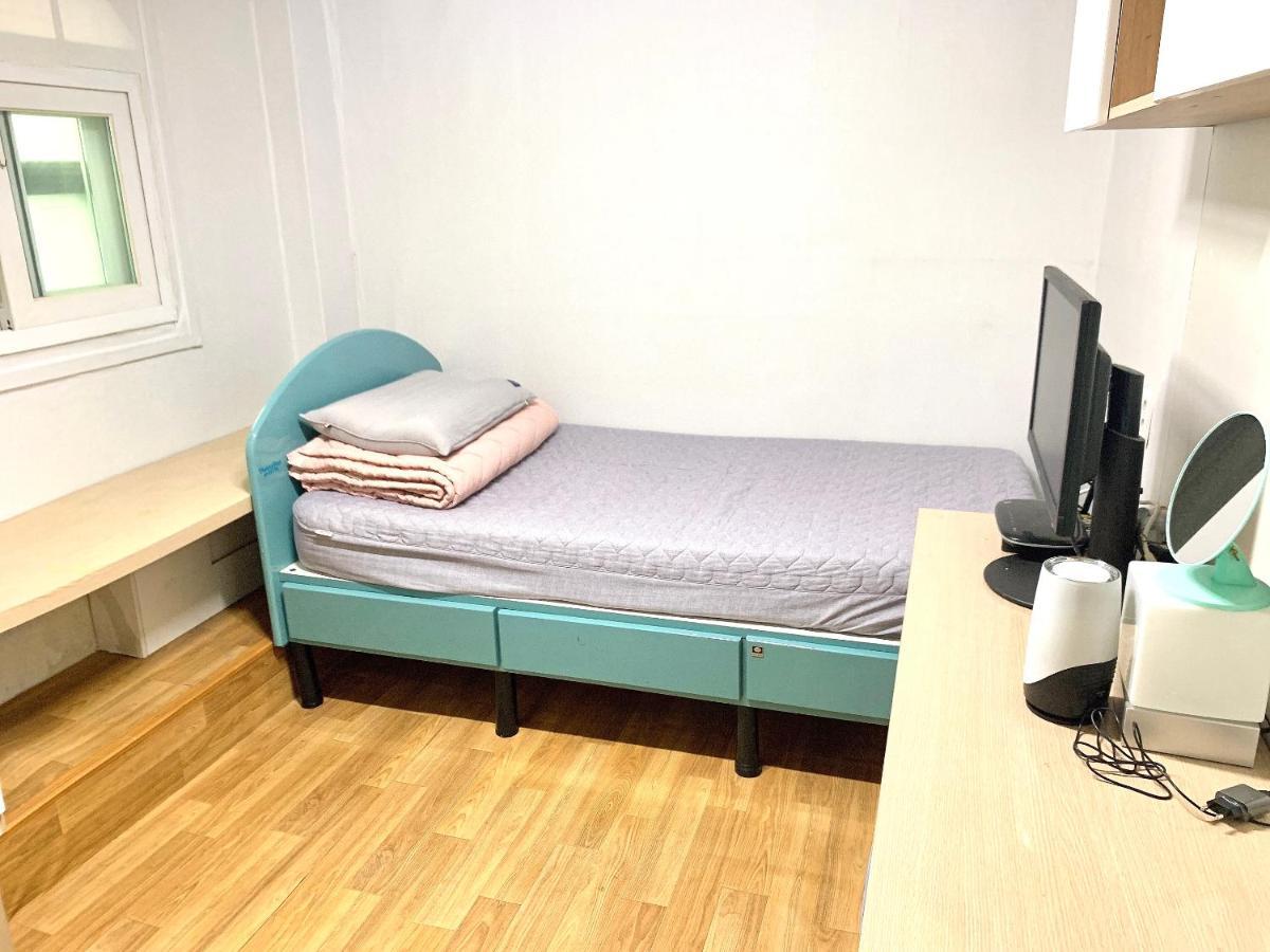 Living Castle Hongdae Hostel Seoul