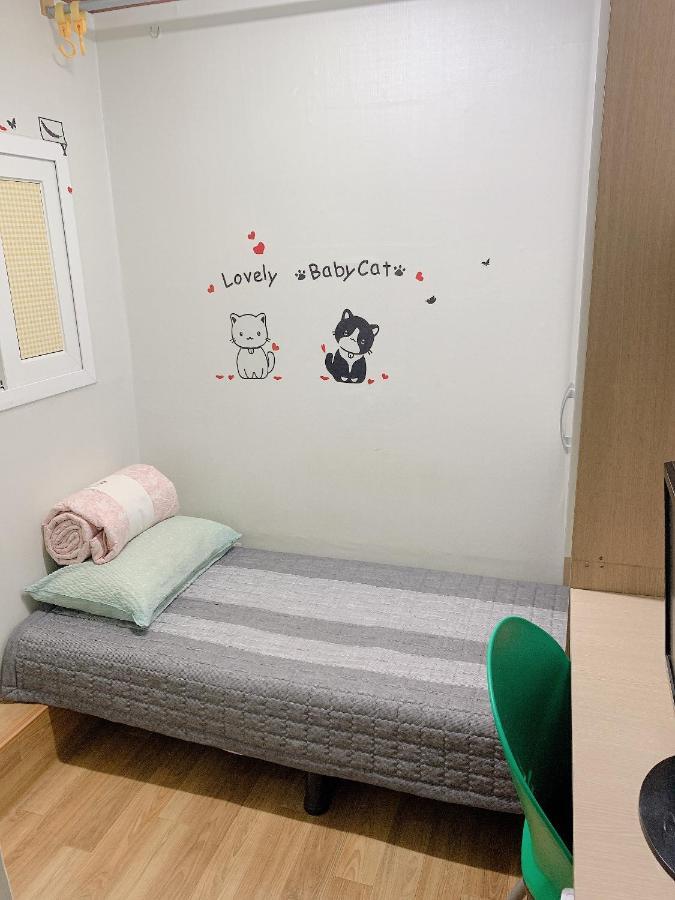 Living Castle Hongdae Hostel Seoul