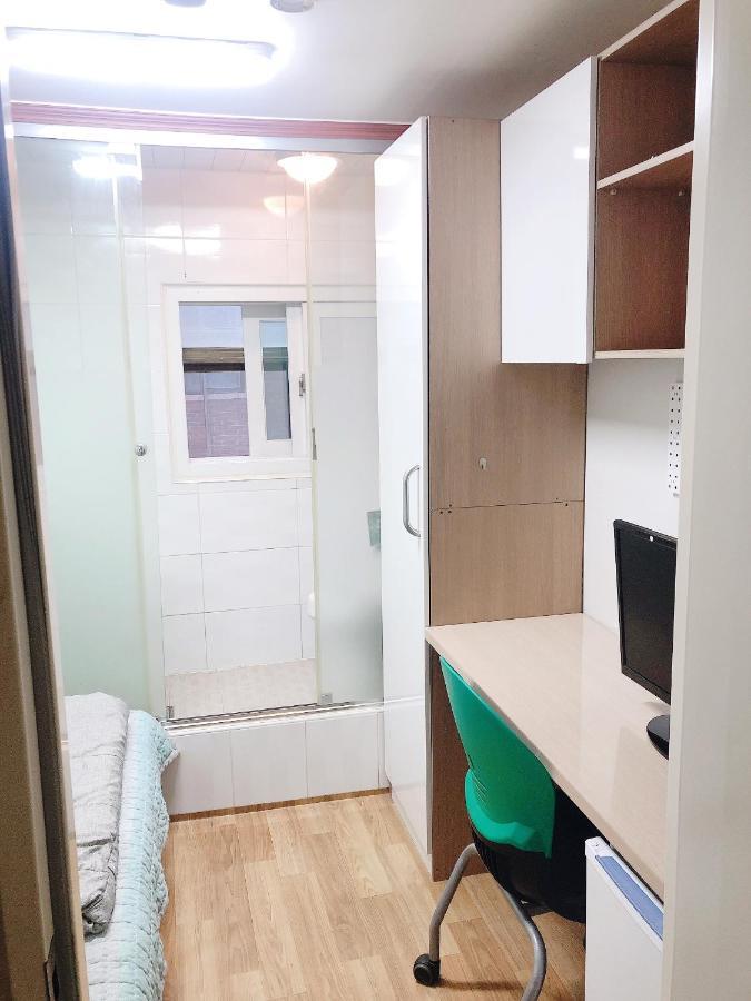 Living Castle Hongdae Hostel Seoul