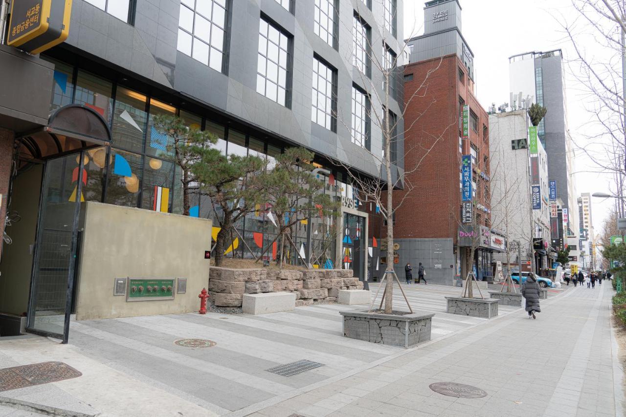 Hostel Living Castle Hongdae